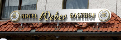 Gasthof Weber bietet regionale Küche, internationale Spezialitäten, Biergarten, Kegelbahn, Bar, Hotel und Gästezimmer in Marienmünster
